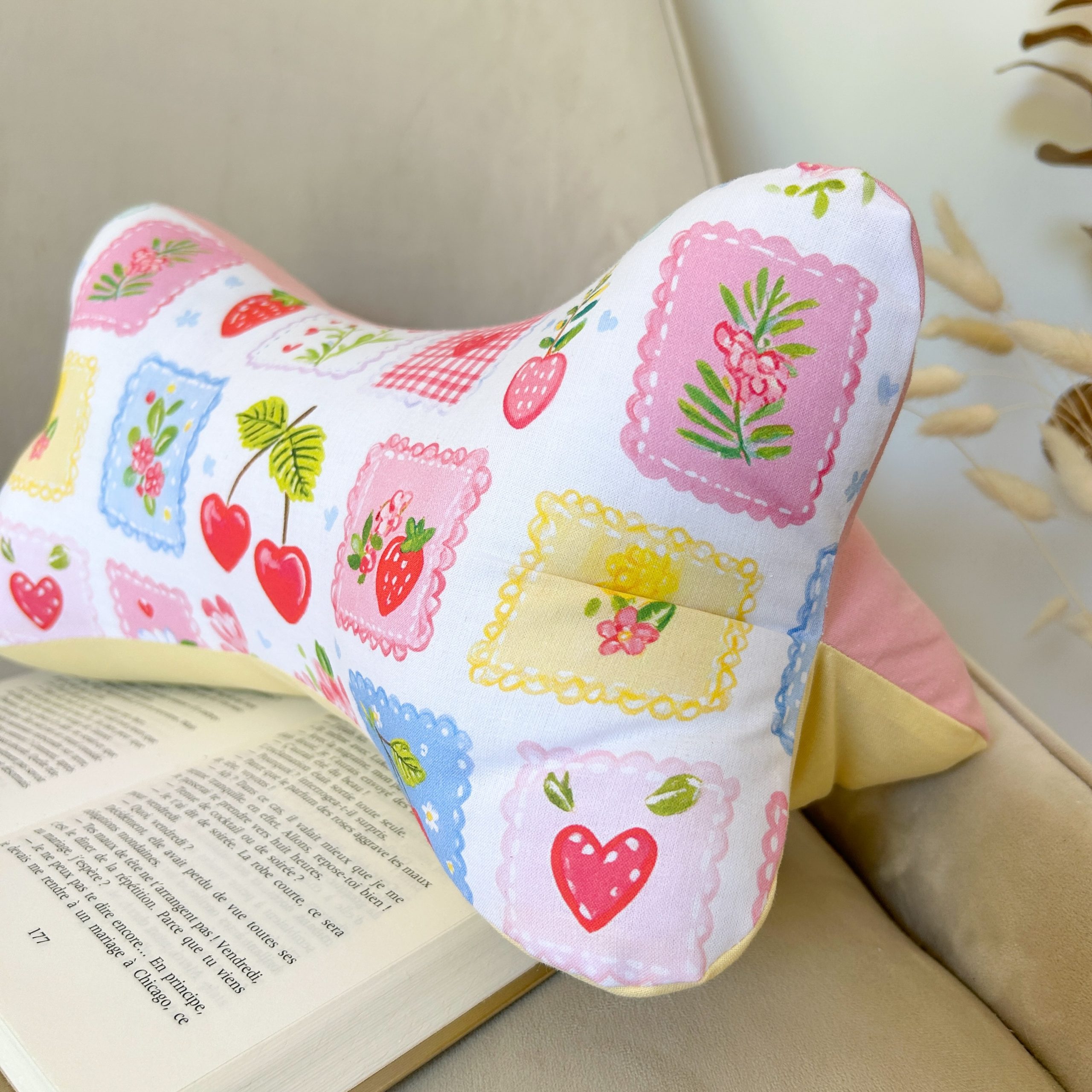 Coussin de lecture Cueillette d’été – Image 2
