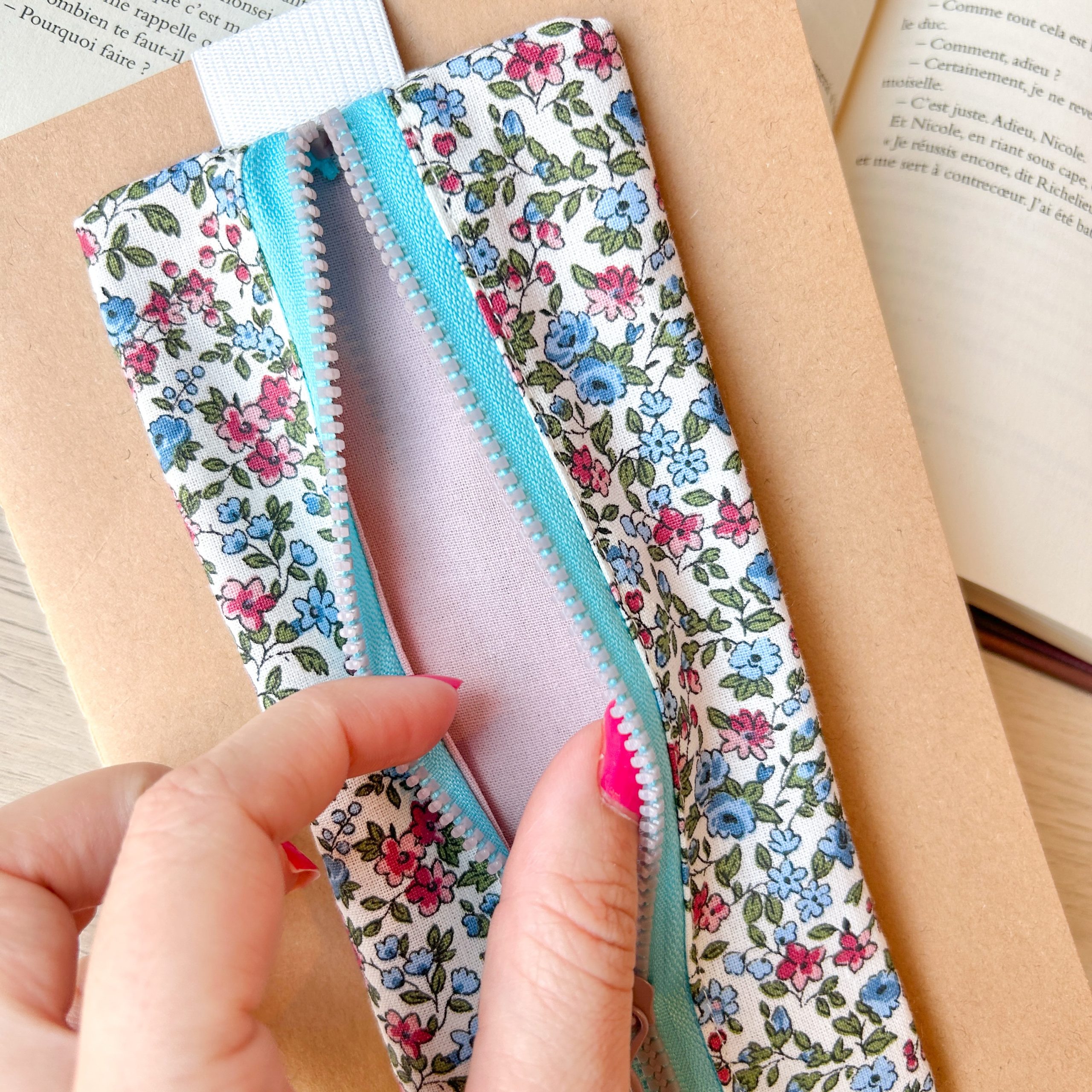 Trousse élastique Roses – Image 2
