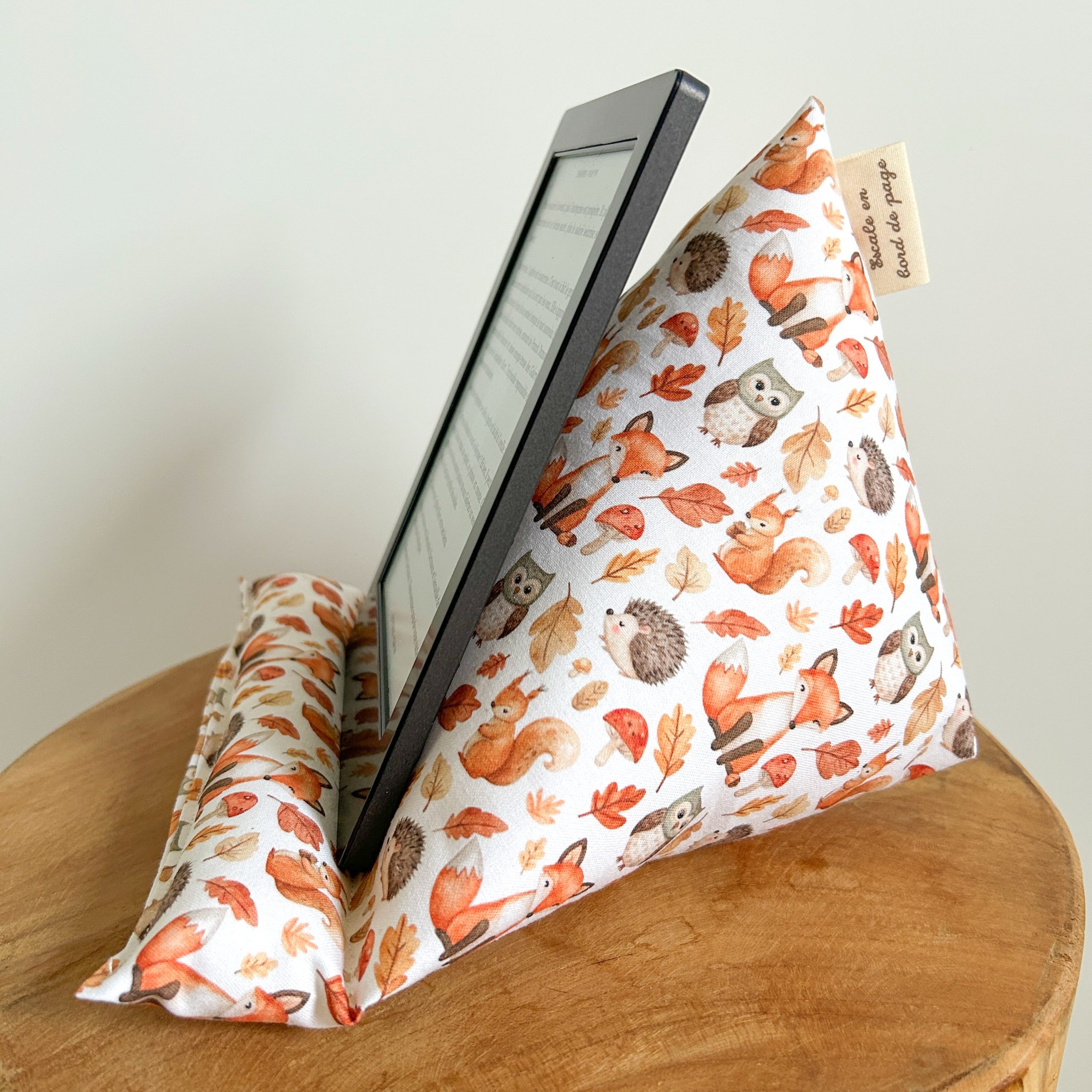 Coussin liseuse Compagnons des bois – Image 2